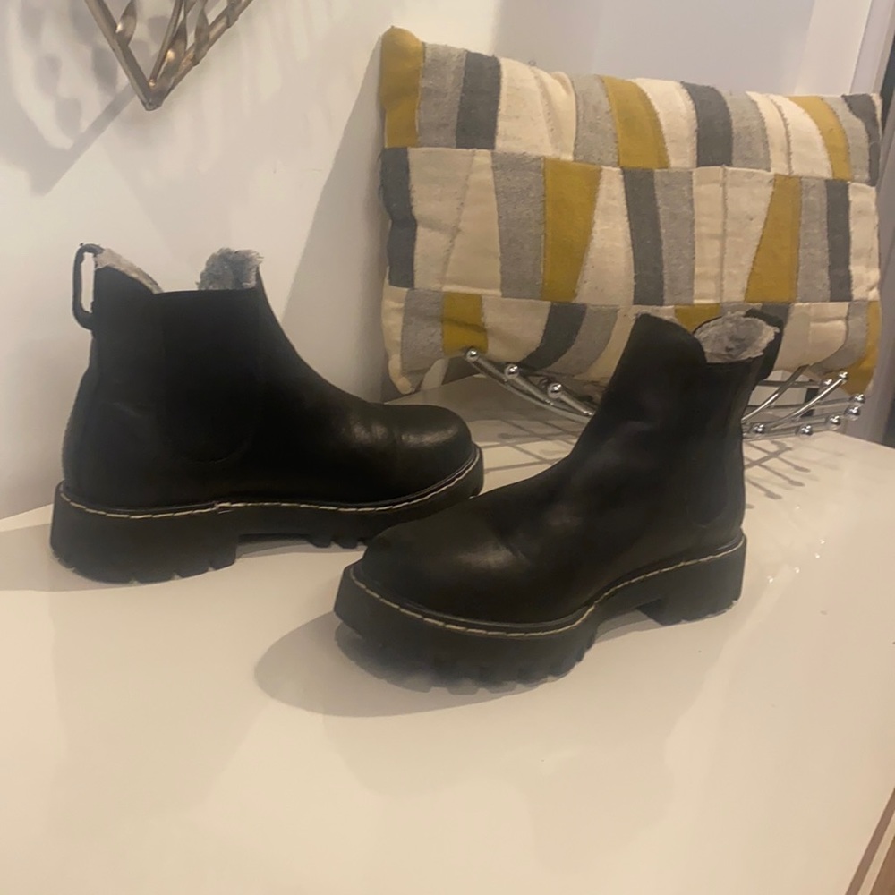 Authentic Lester Black Chelsea Boots